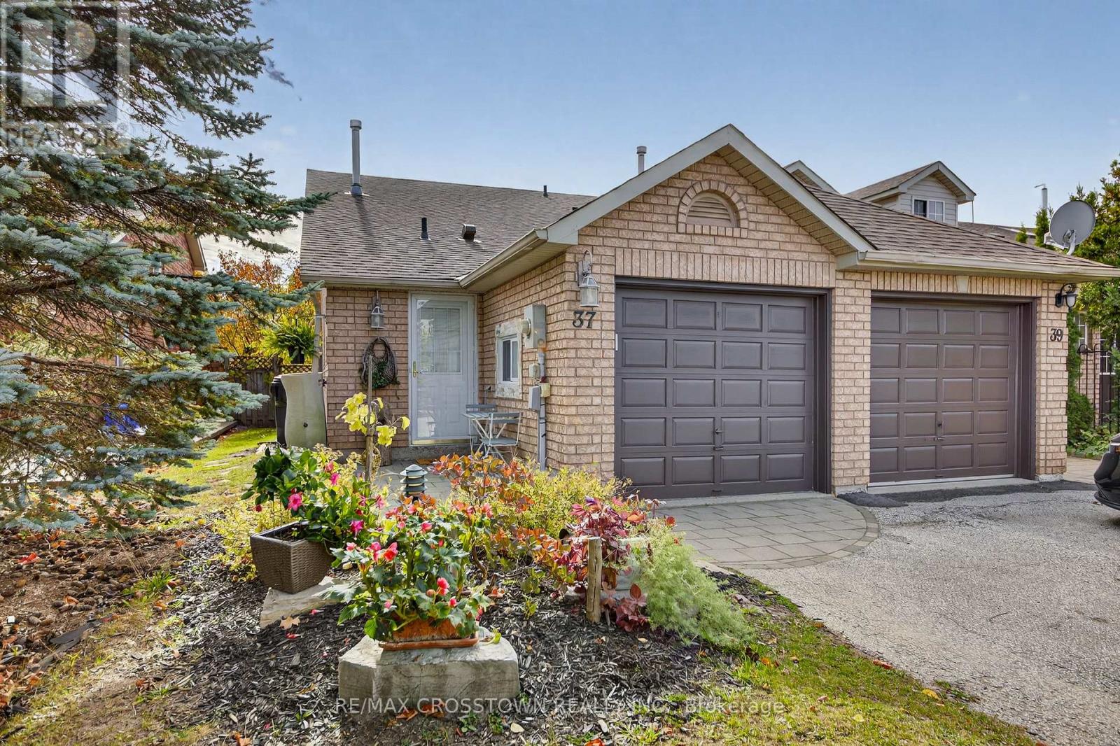 37 Seymour Cres, Barrie, ON L4N 8N4
