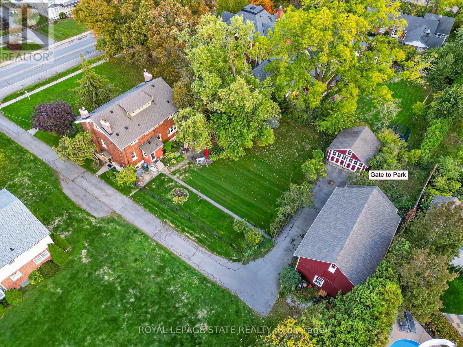 102 Main St E, Grimsby, ON L3M 1N8
