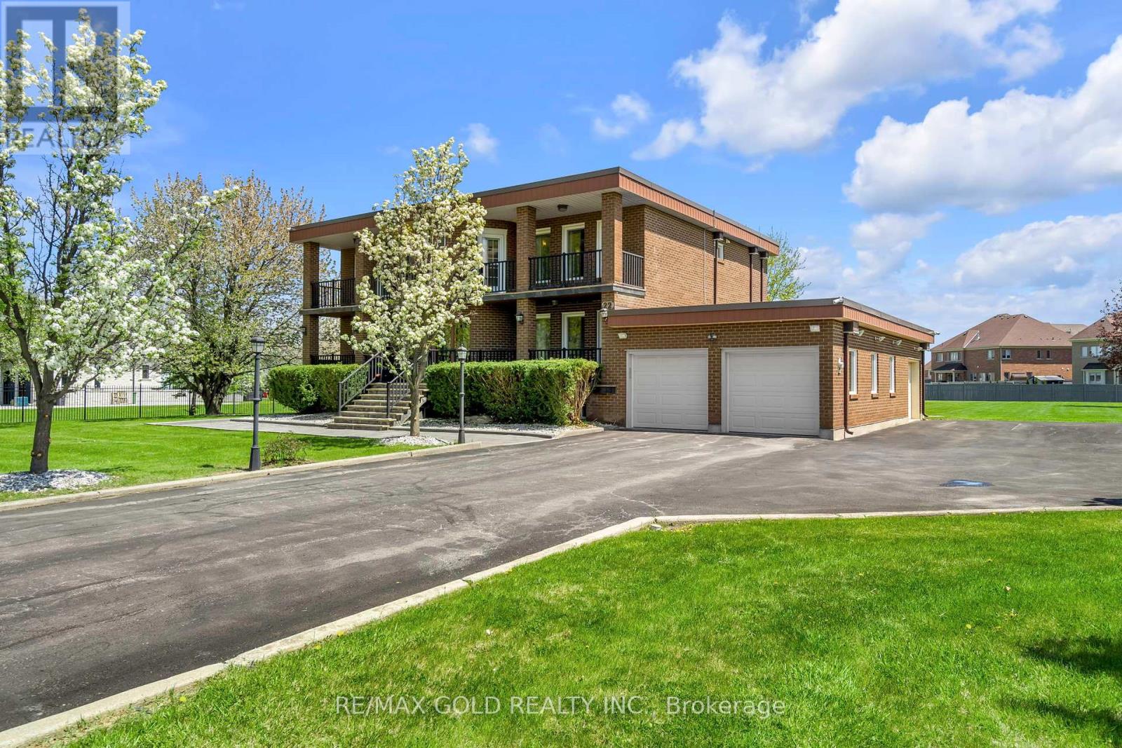22 Tortoise Ct, Brampton, ON L6P 0A1