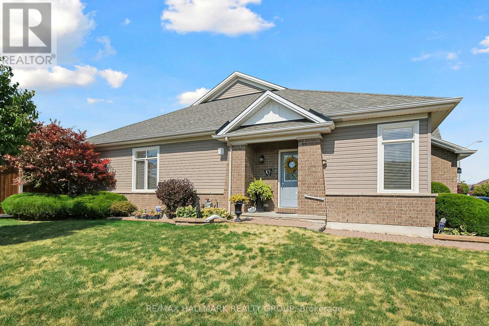 325 Farincourt Cres, Ottawa, ON K4A 0M6