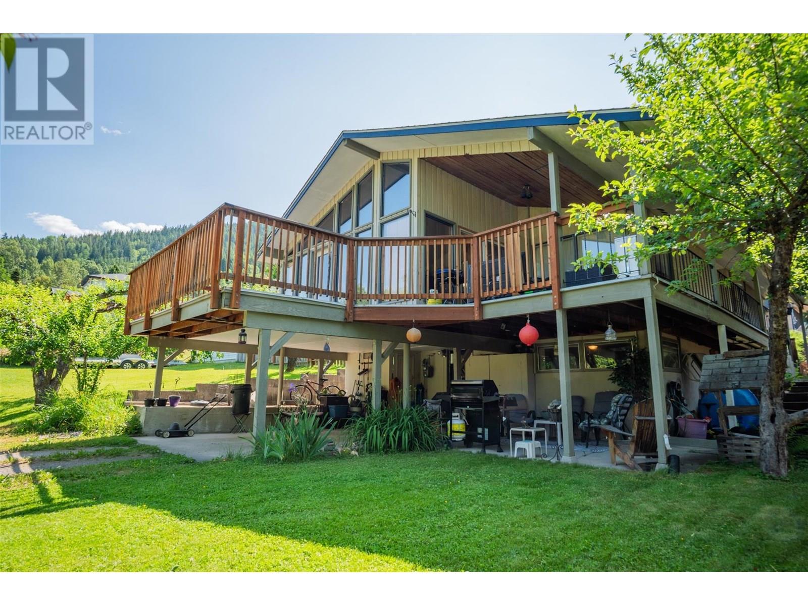 717 Innes St, Nelson, BC V1L 5G5
