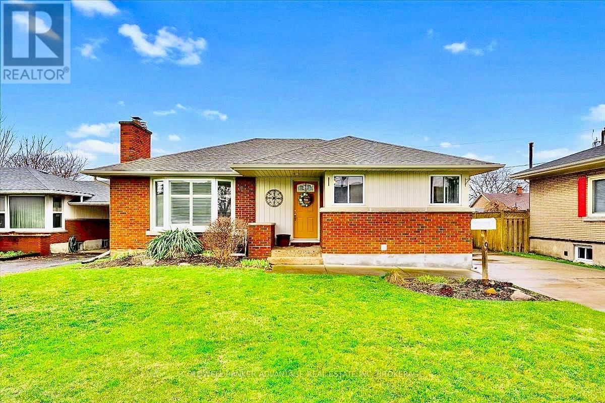 9 Meadowvale Dr, St. Catharines, ON L2N 3Z6