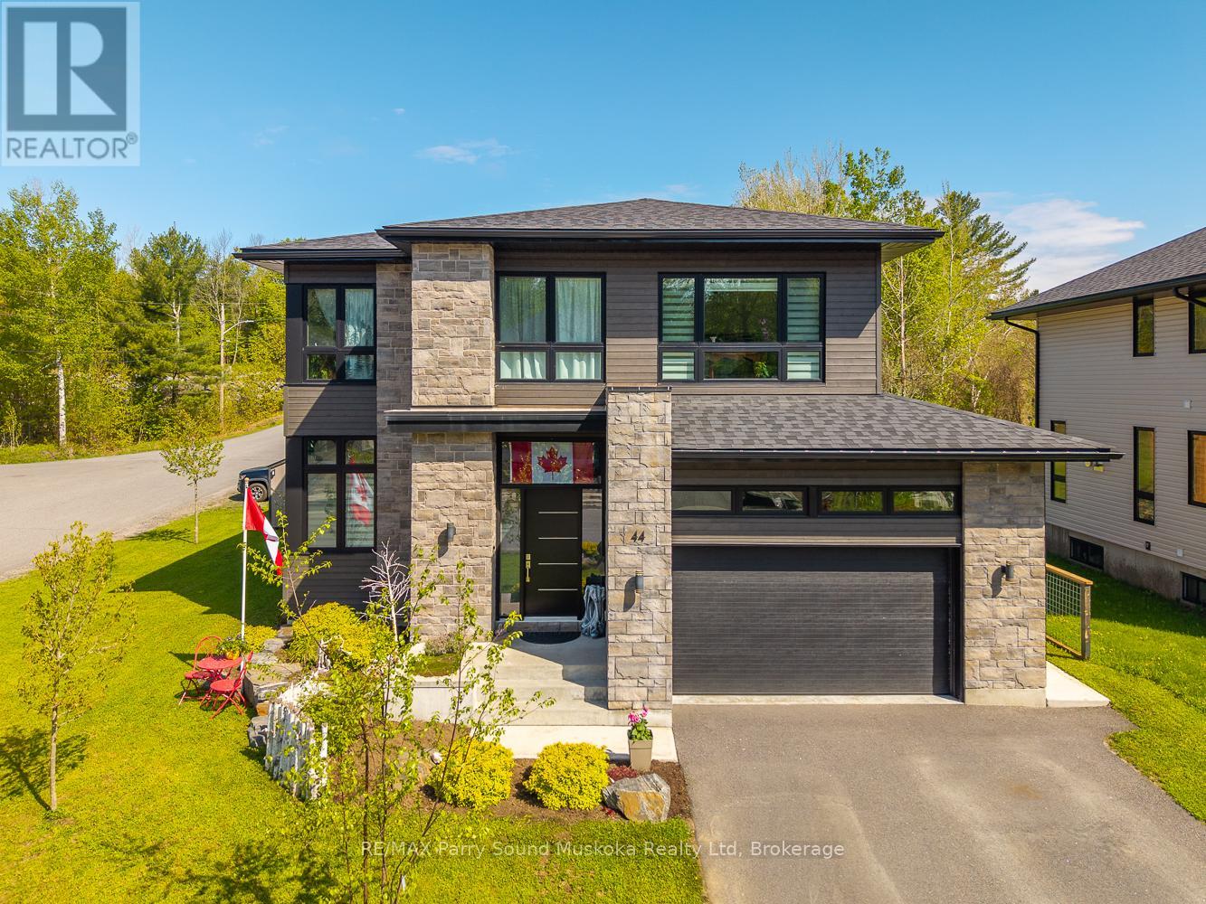 44 Dennis Dr, Parry Sound, ON P2A 0E6