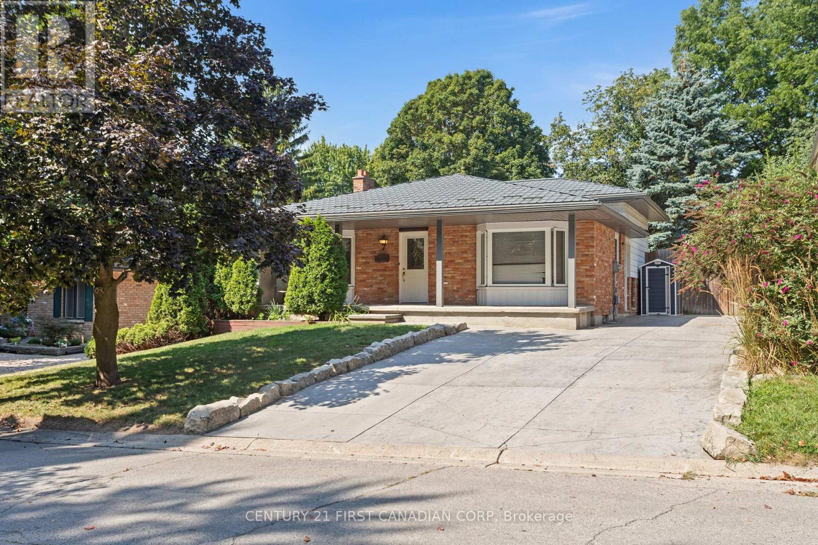 7 Rollscourt Gdns, London, ON N6G 1L9