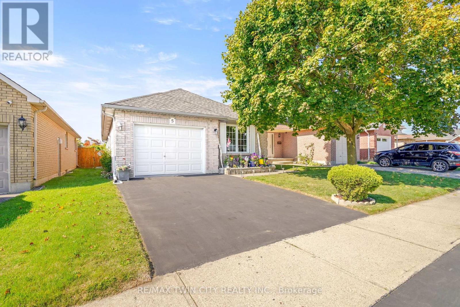 5 Anastasia Cres, Brantford, ON N3P 2A9