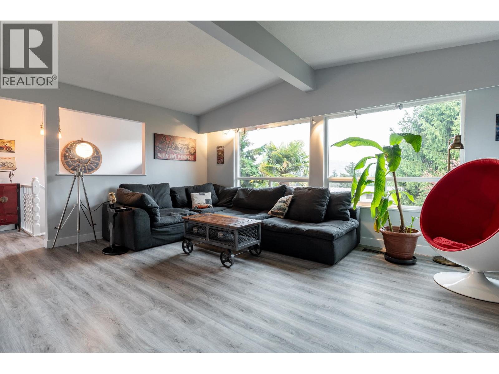 4164 Fairway Pl, North Vancouver, BC V7G 1Y9