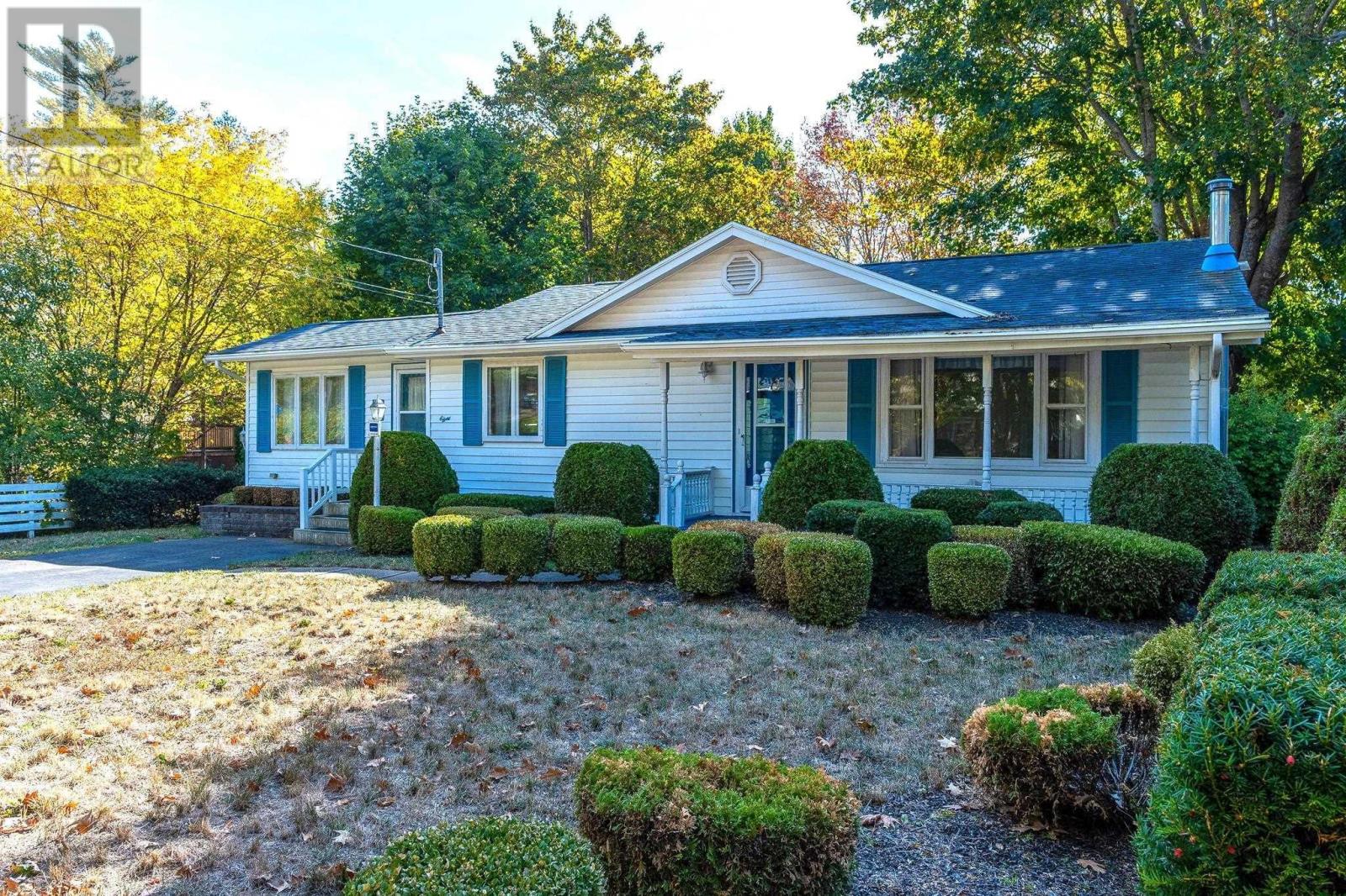 8 Redden Ave, Kentville, NS B4N 1A2