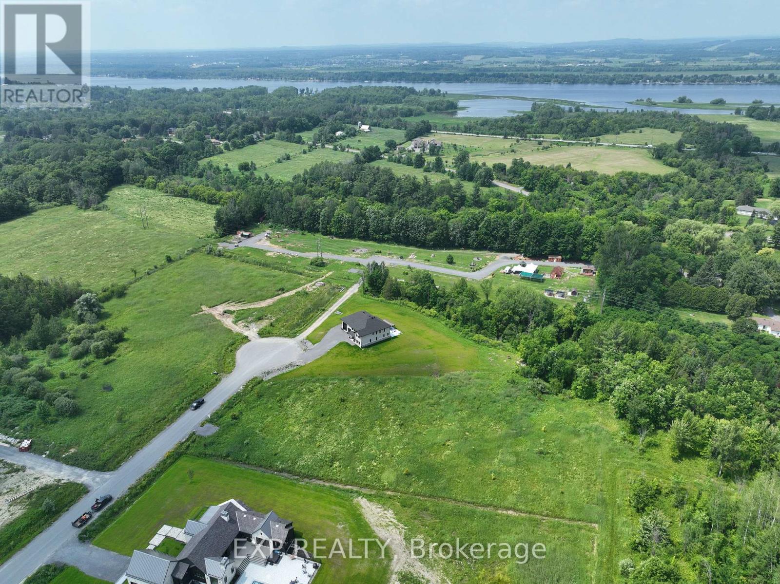 26 Nirmala Dr, Ottawa, ON K4C 0B2