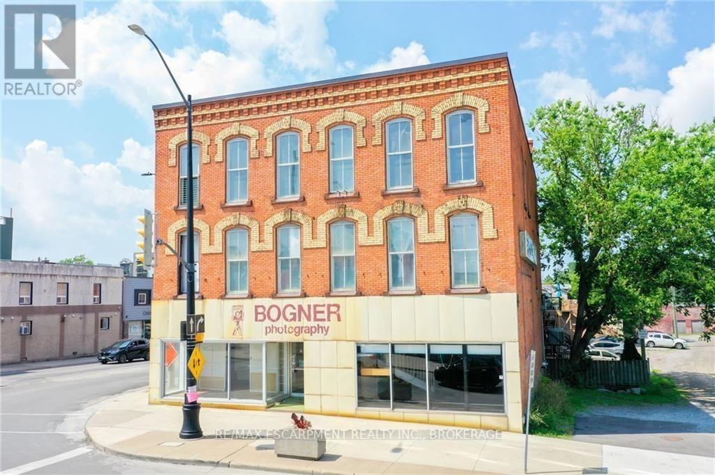 28 W Main St, Welland, ON L3C 4Z5
