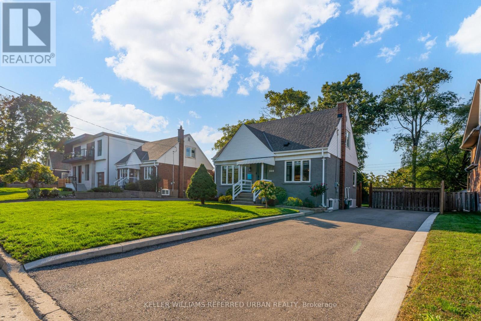 969 Dormer St, Mississauga, ON L5E 1T7