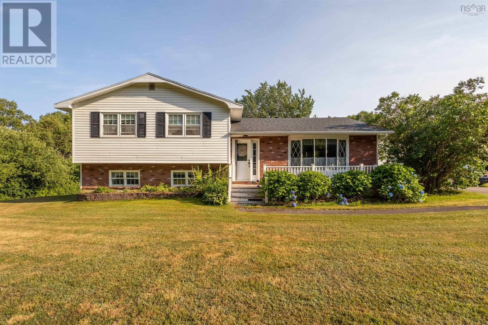 108 Beach Crossing Rd, Ingonish Beach, NS B0C 1K0