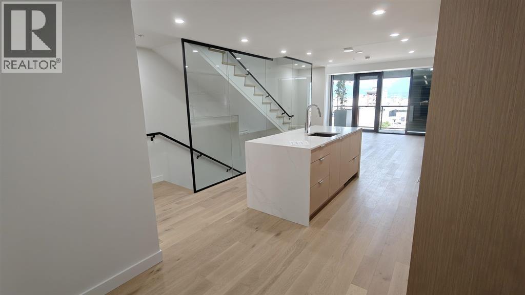 239 Keefer Street Unit 901, Vancouver, BC V6A 1X6