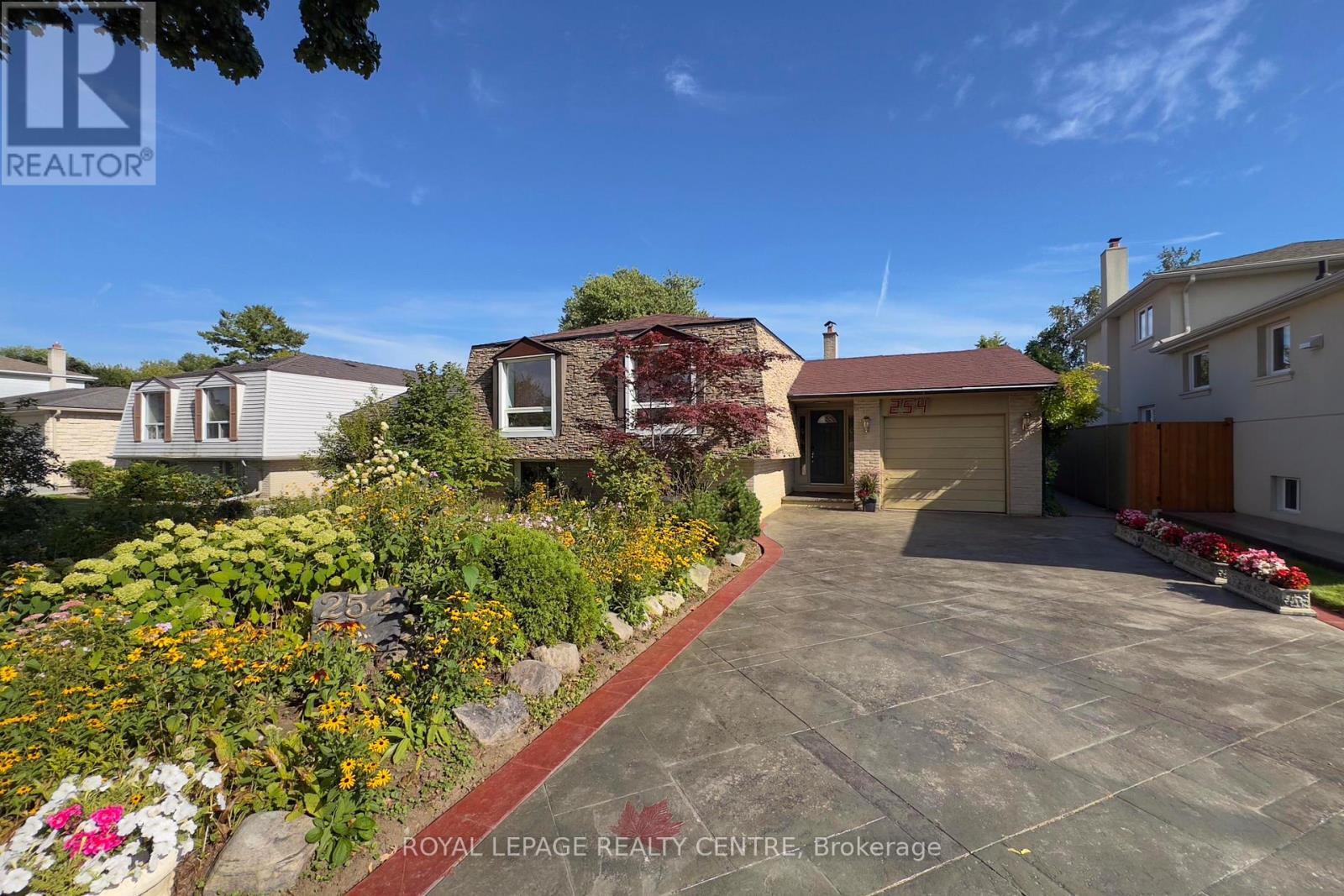 254 Louis Dr, Mississauga, ON L5B 1Y9