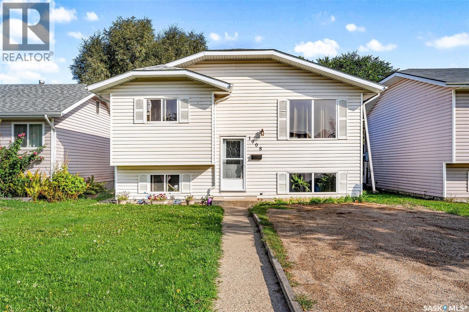 1008 2 Street East, Prince Albert, SK S6V 0P8
