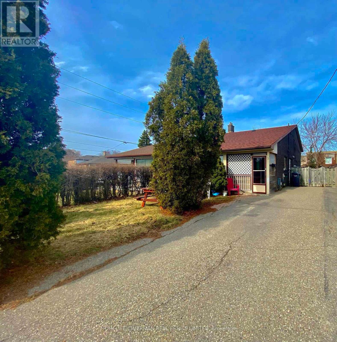 3 Benton St, Brampton, ON L6W 3B8