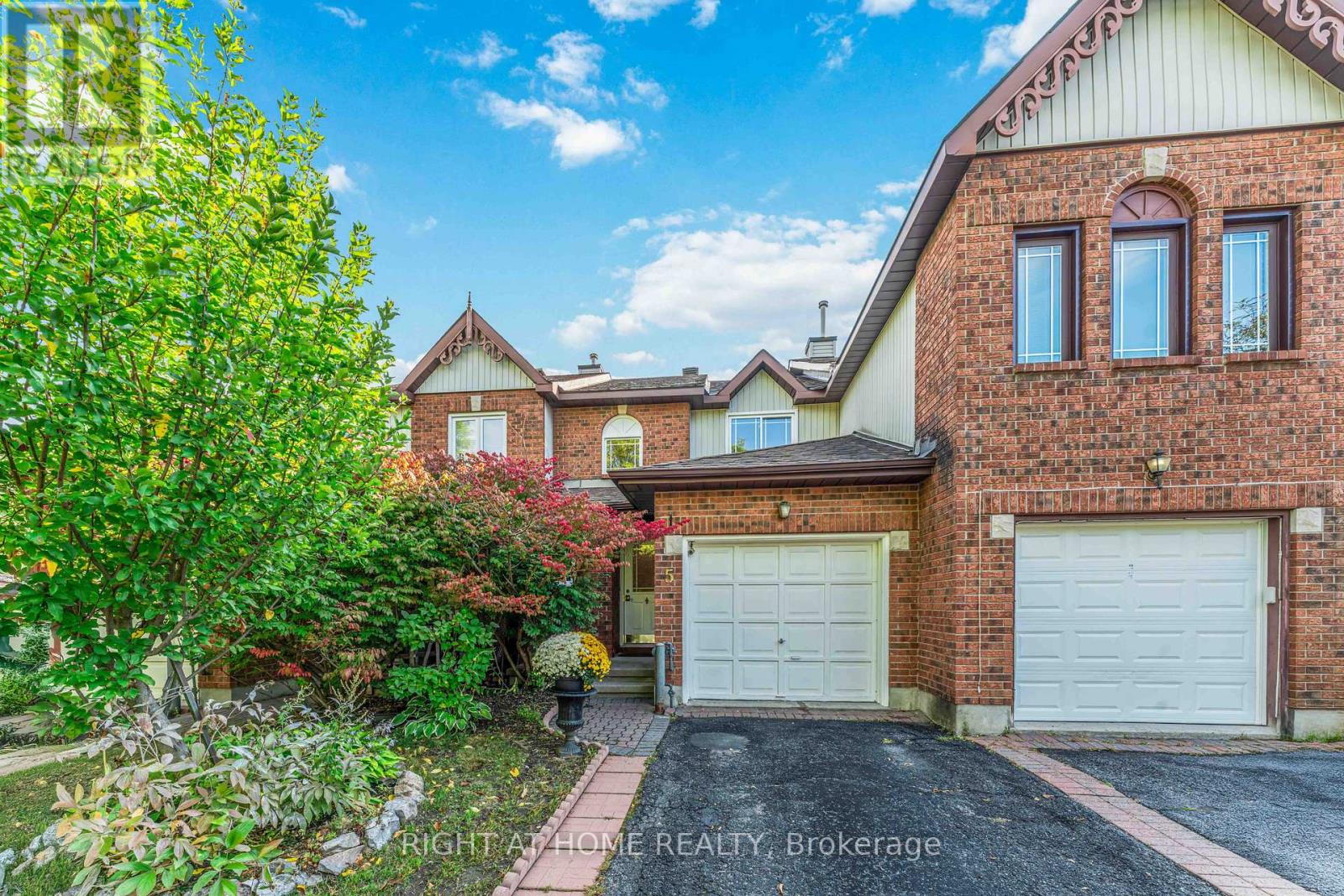 5 Harrington Ct, Ottawa, ON K2K 2S7