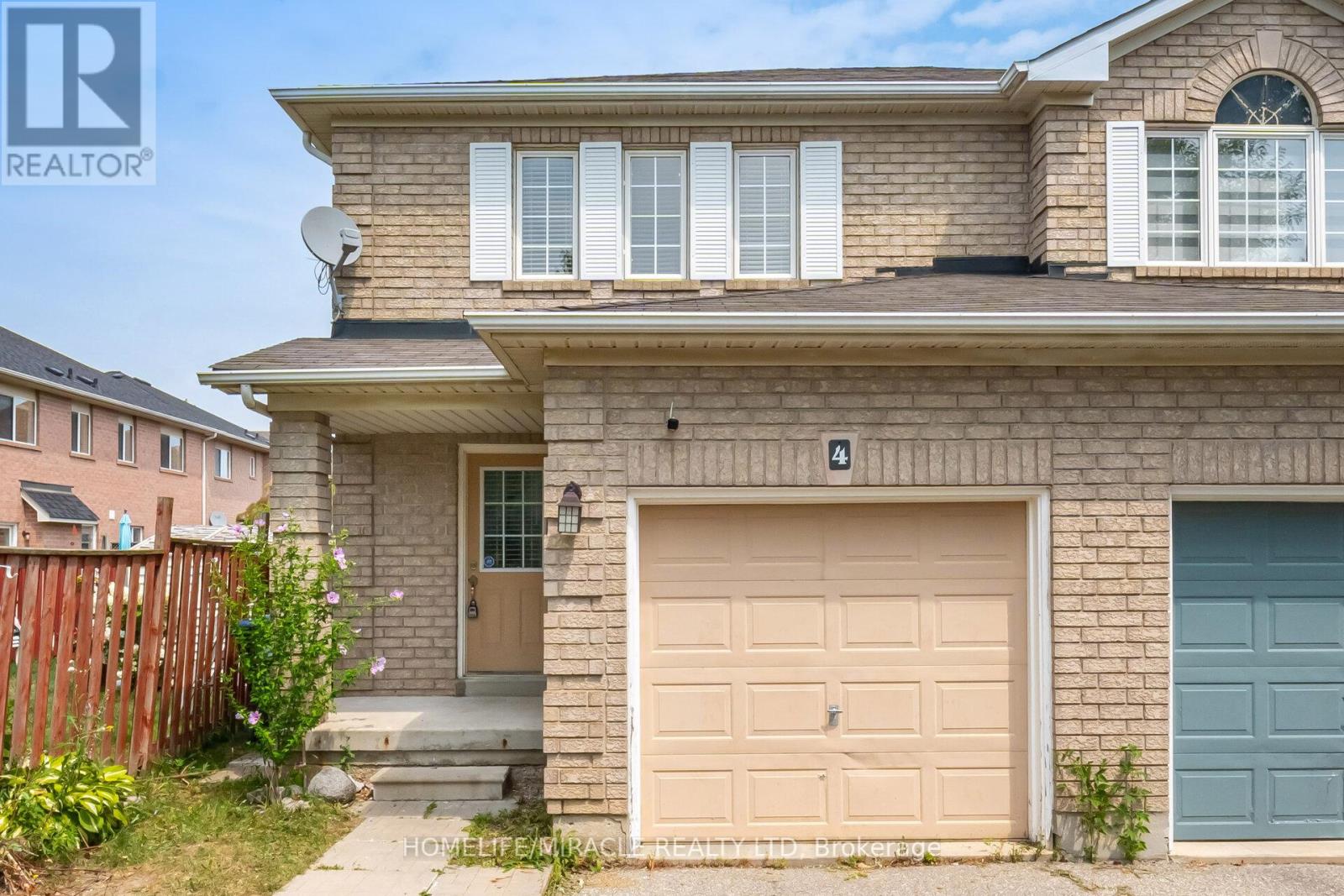 4 Vauxhall Cres, Brampton, ON L7A 3A3