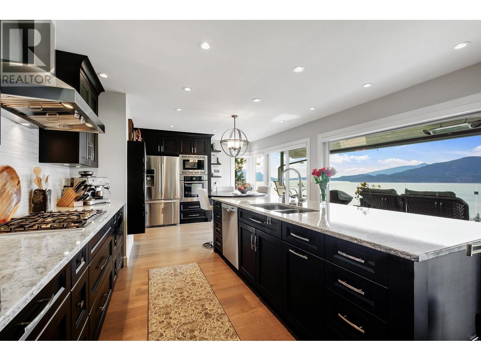 50 Panorama Rd, Lions Bay, BC V0N 2E0