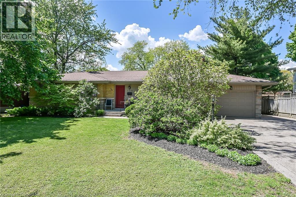 128 Oneida Blvd, Hamilton, ON L9G 3C9
