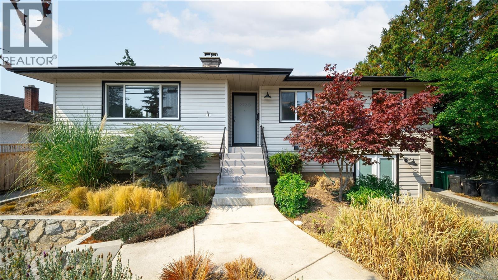 2720 Foul Bay Ave, Saanich, BC V8R 5B6