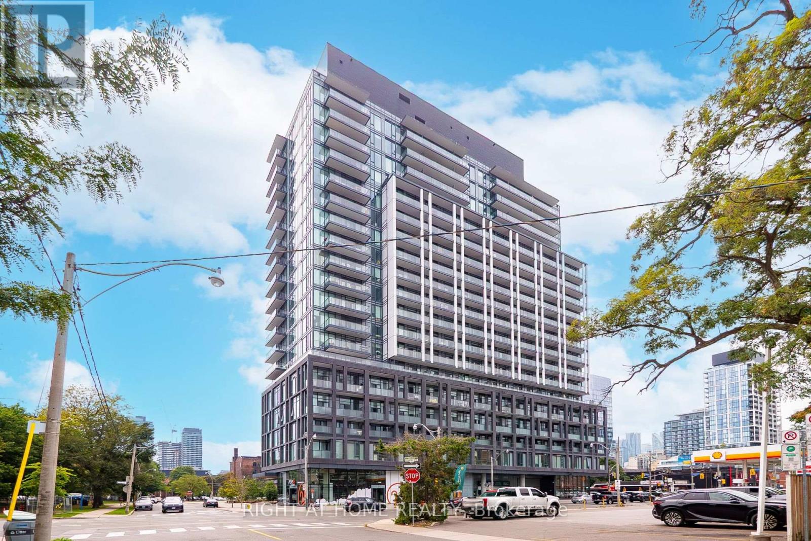 1430 50 Power St, Toronto, ON M5A 0V3