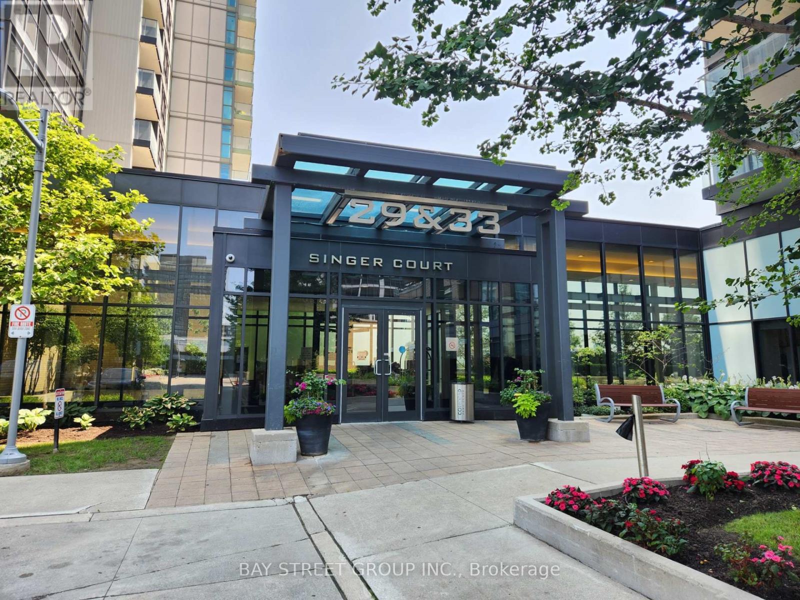 512 29 Singer Ct, Toronto, ON M2K 0B3