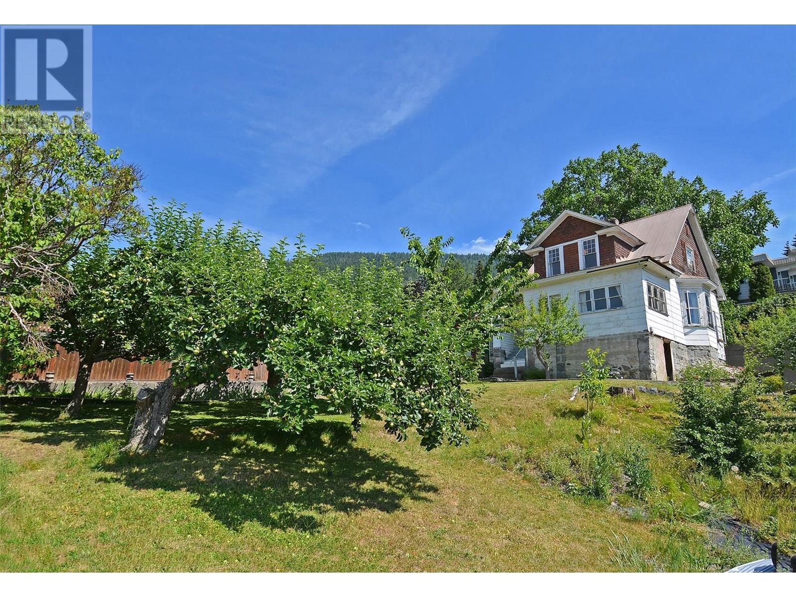 618 Robson St, Nelson, BC V1L 5A8