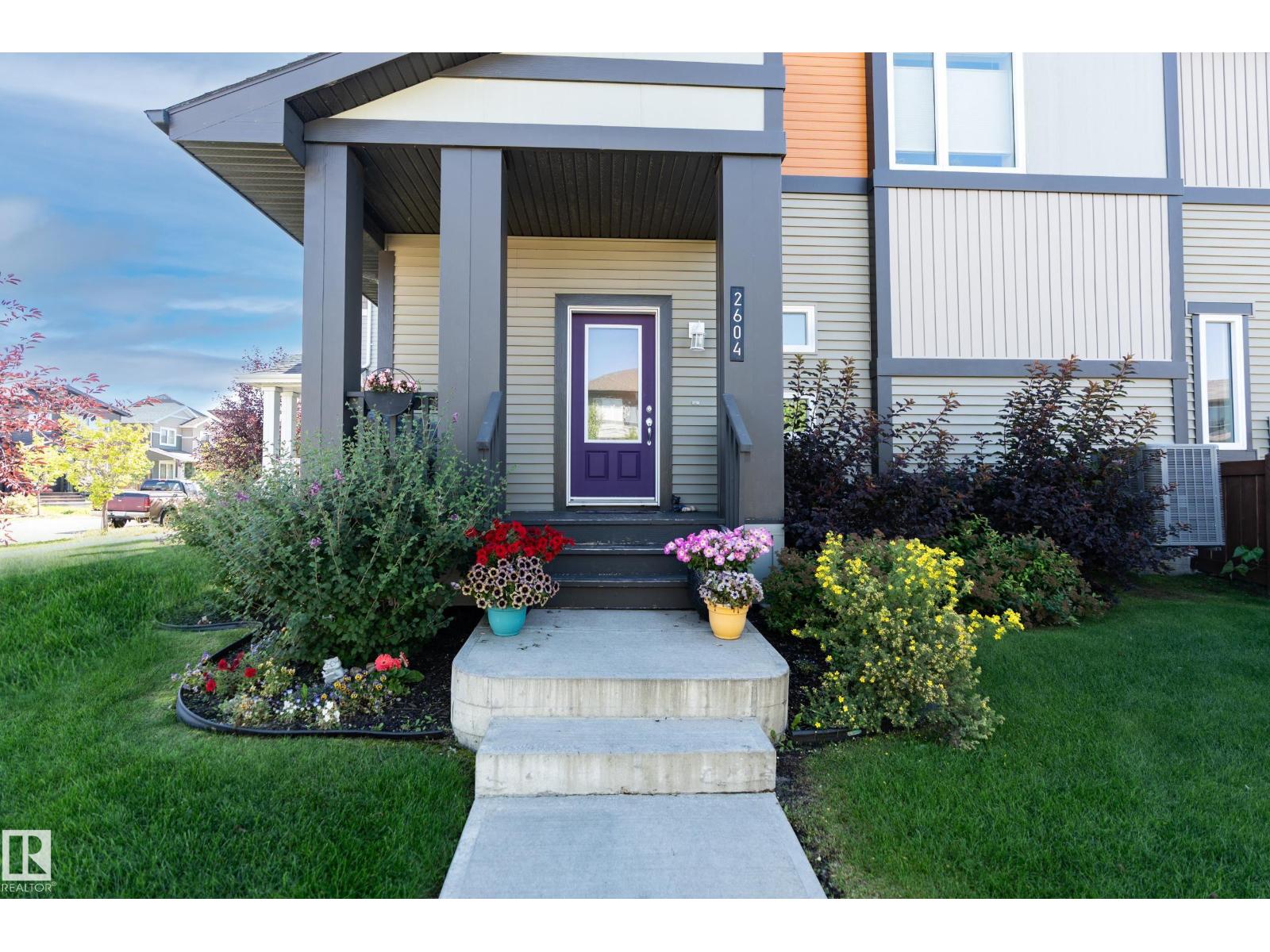 2604 Price Cm SW, Edmonton, AB T6W 3P9