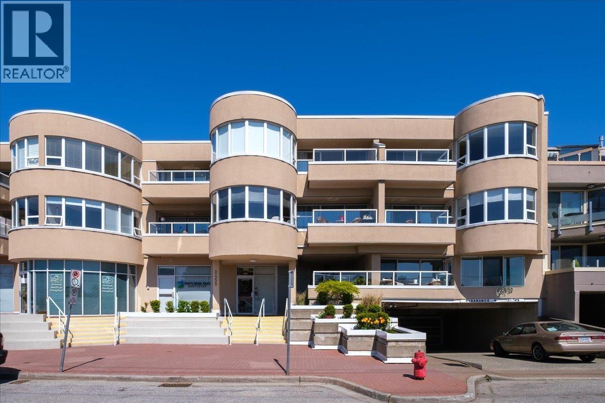2455 Bellevue Avenue Unit 302, West Vancouver, BC V7V 1E1