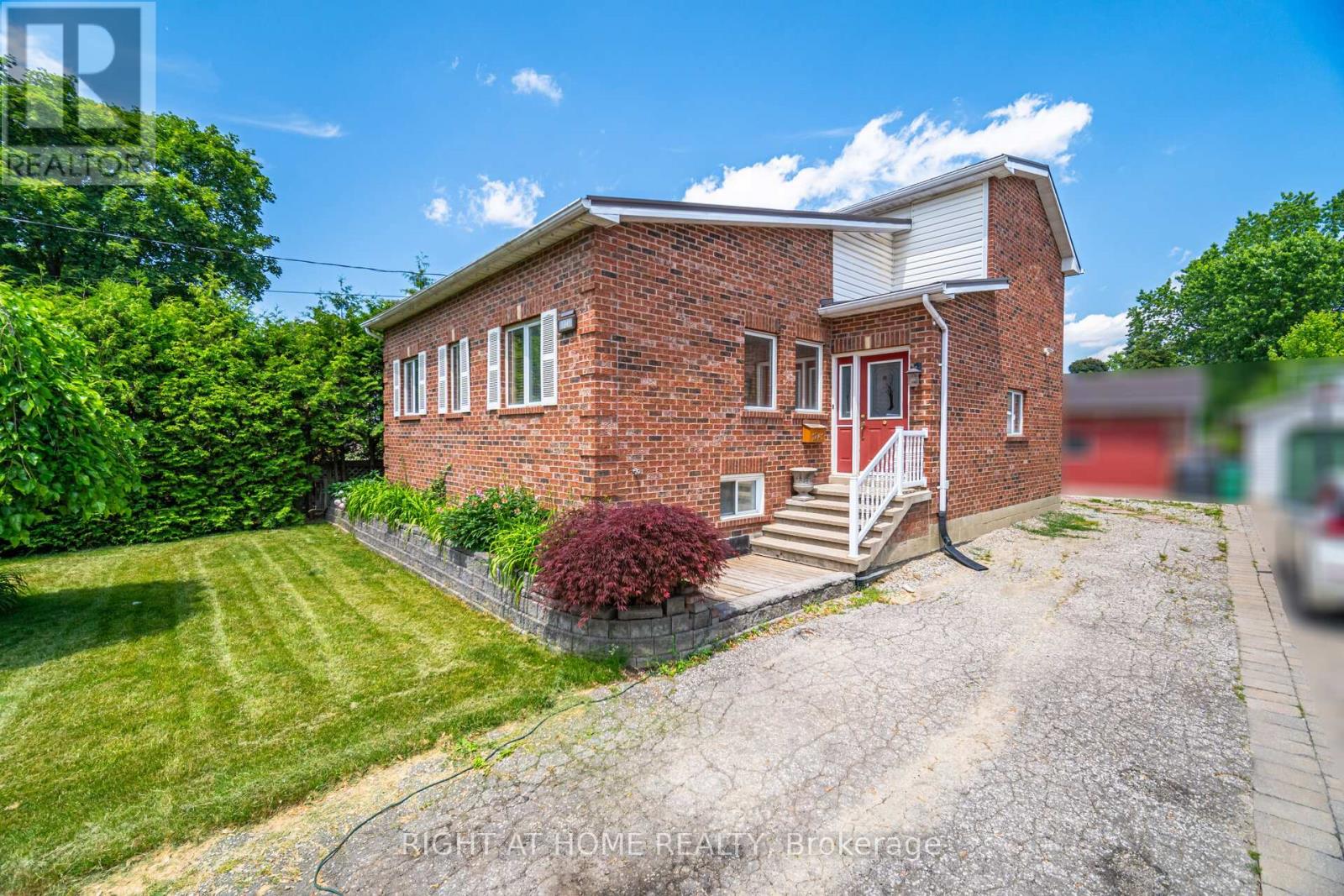 1241 Lakebreeze Dr, Mississauga, ON L5G 3W7