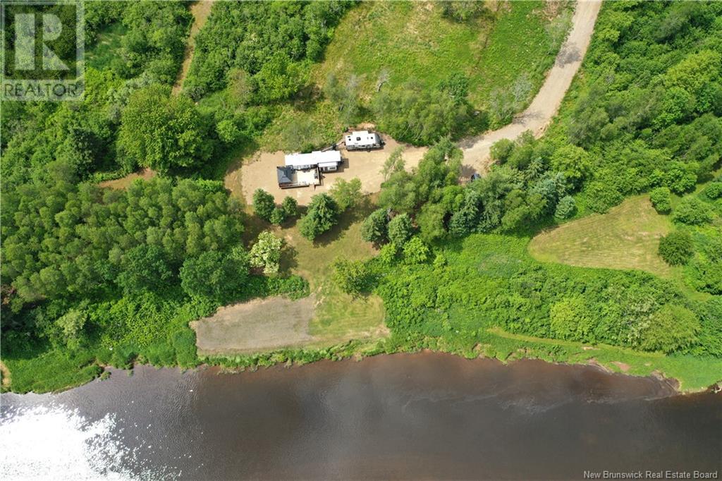 New Brunswick 121, Riverbank, NB E5T 4Z5