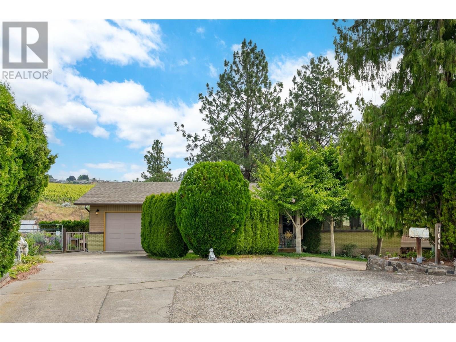 1048 Allison Pl, West Kelowna, BC V1Z 2E2
