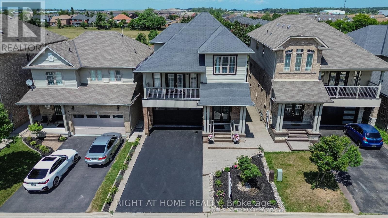12 Bankfield Cres, Hamilton, ON L8J 0B9