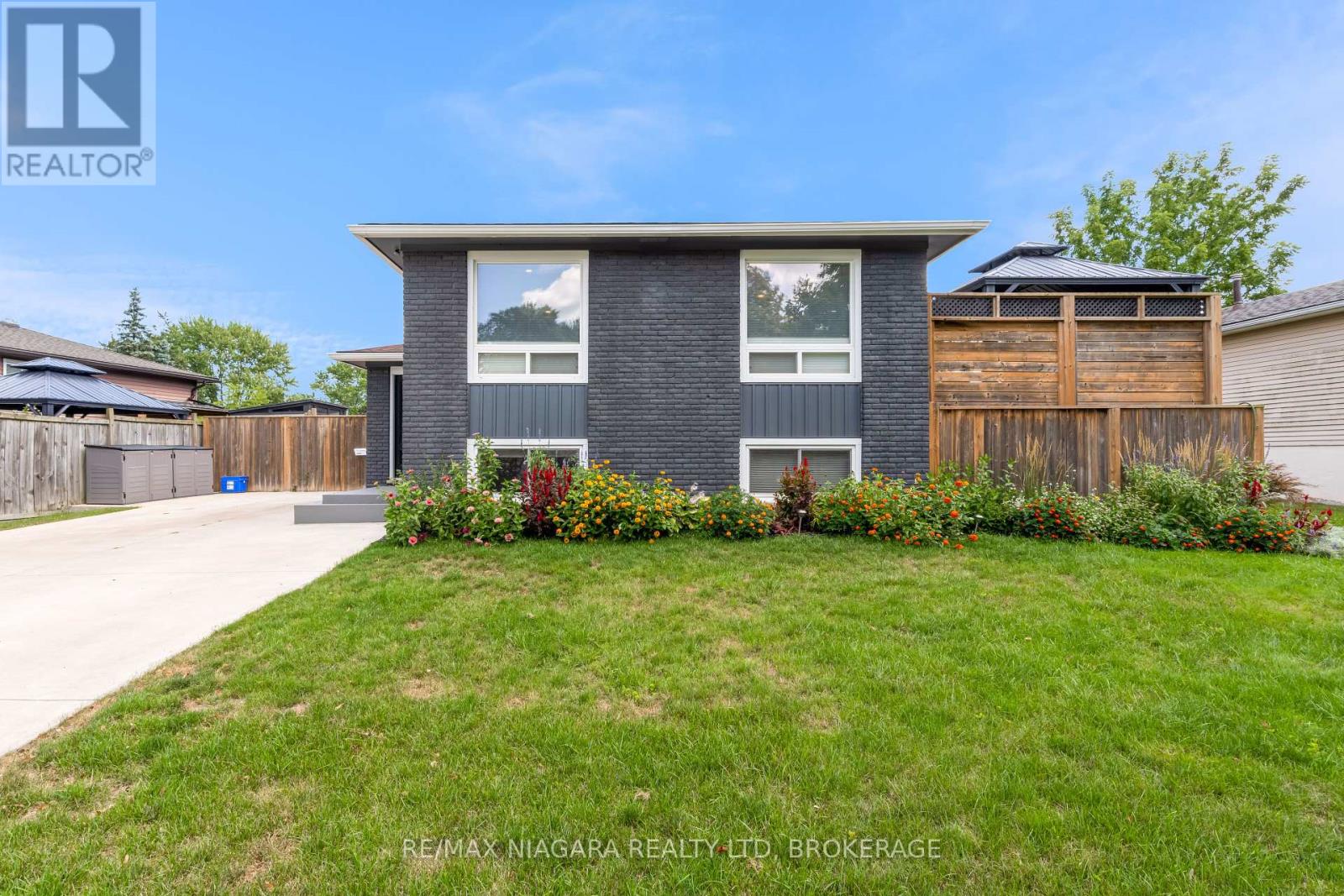 86 Leaside Dr, Welland, ON L3C 6B2