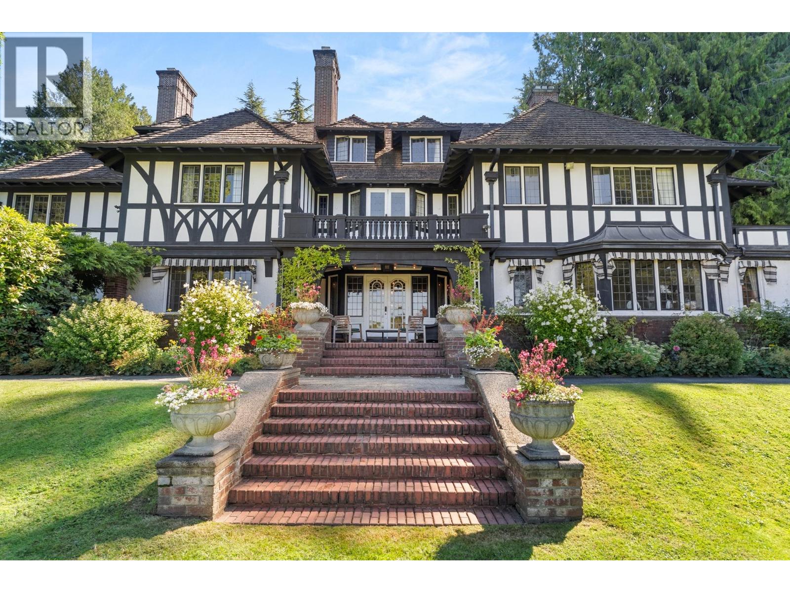 2206 SW Marine Dr, Vancouver, BC V6P 6C2