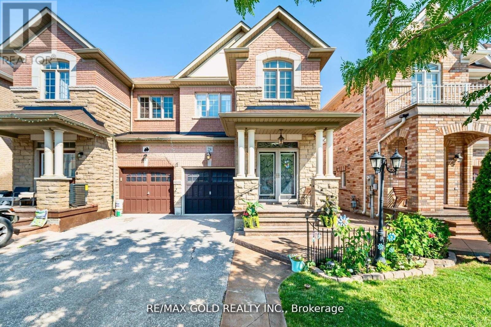 28 Versailles Cres, Brampton, ON L6P 3J8