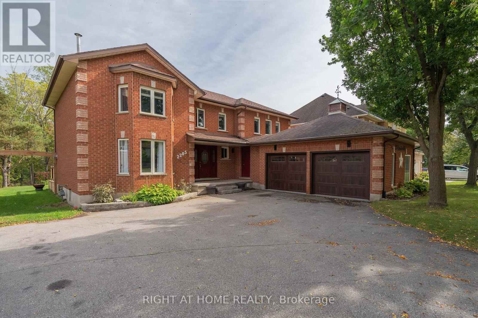 2205 Coronation Blvd, Cambridge, ON N3H 3S1