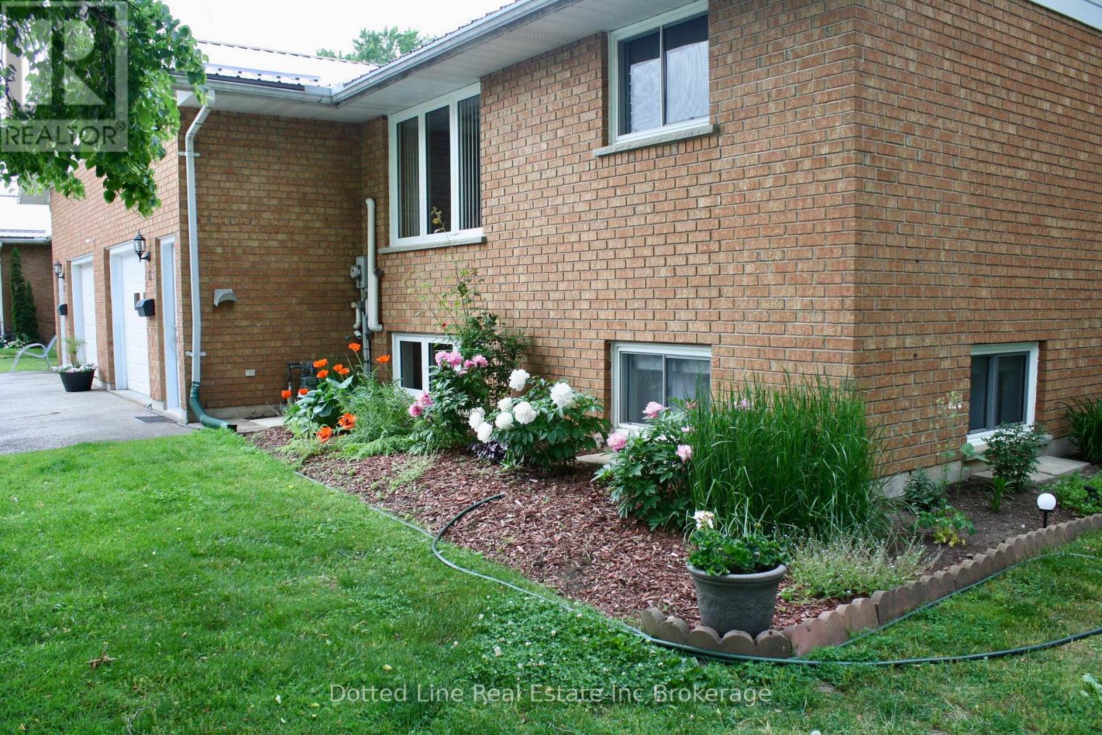 15 214 South St W, Aylmer, ON N5H 3E6