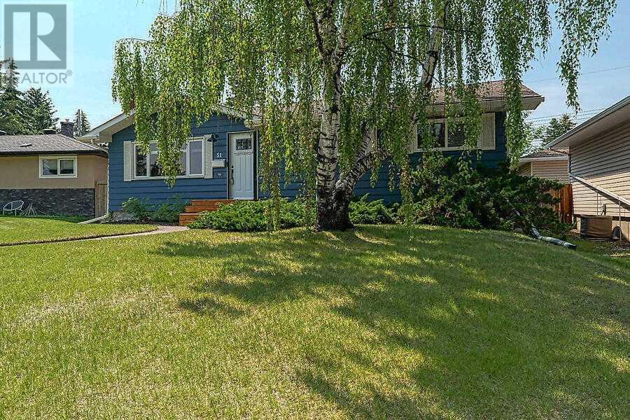 51 Hollyburn Rd SW, Calgary, AB T2V 3H2
