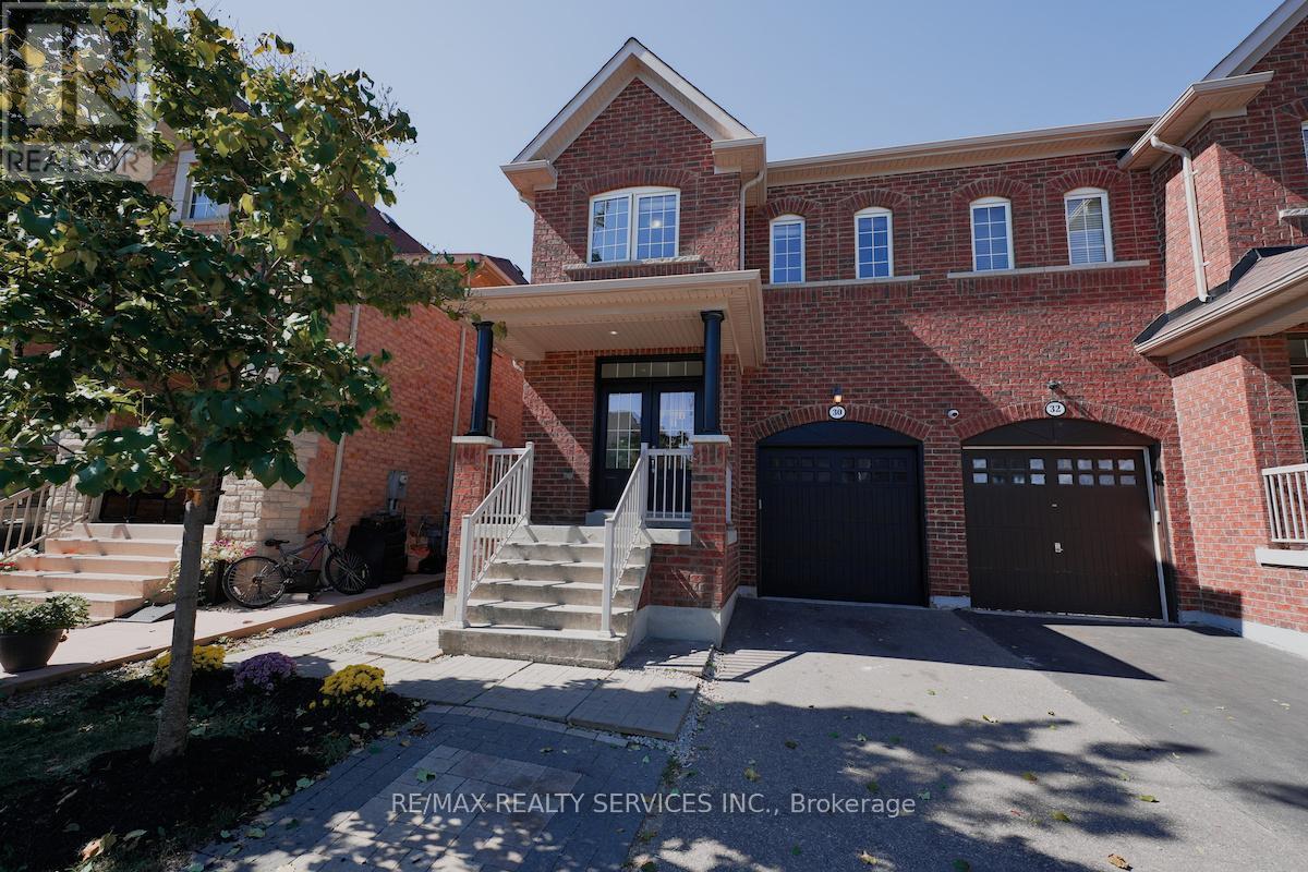 30 Loftsmoor Dr, Brampton, ON L6R 0W2