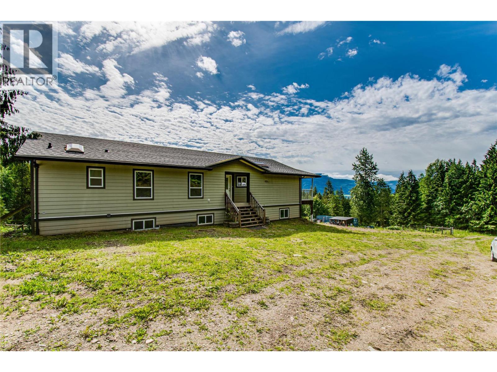 31 Violet Rd, Salmon Arm, BC V1E 2Y4