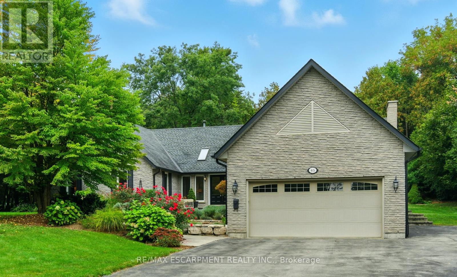 65 Maple Ave, Hamilton, ON L9H 4W6