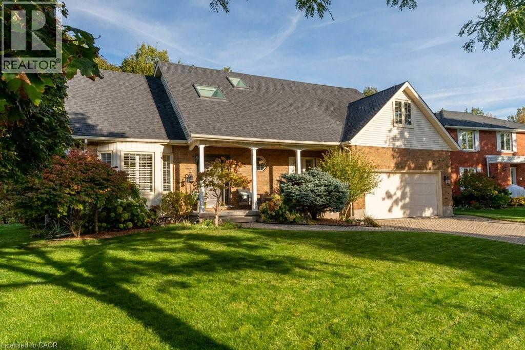 22 Roehampton Ct, Kitchener, ON N2A 3L1
