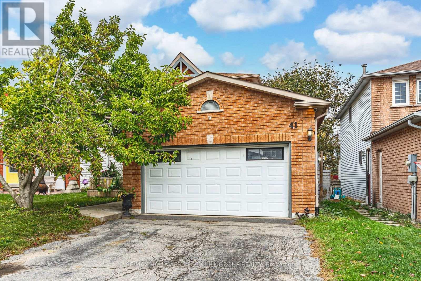 41 Penton Dr, Barrie, ON L4N 7A3