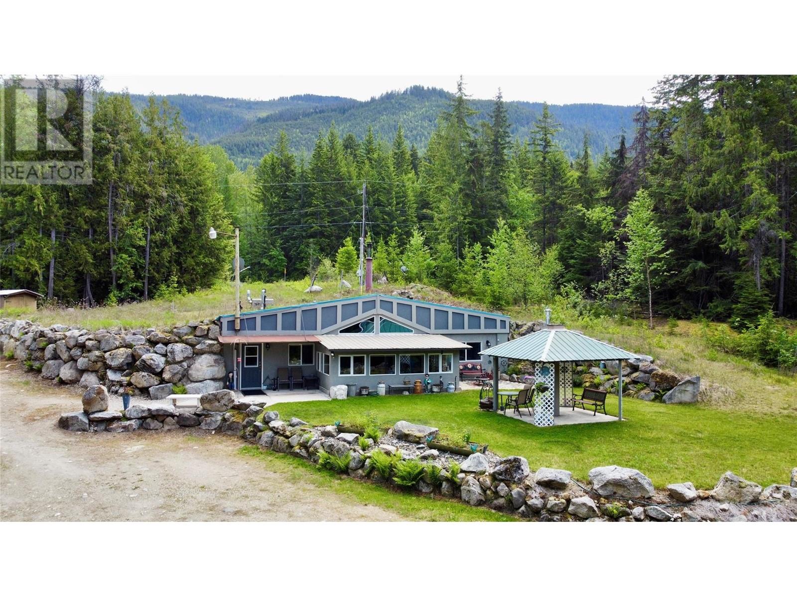 7705 Omen Rd, Fauquier, BC V0G 1K0