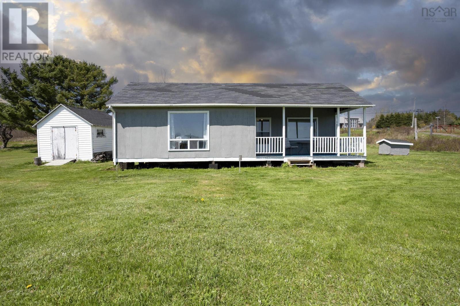 432 Hwy 2, Lower Five Islands, NS B0M 1N0
