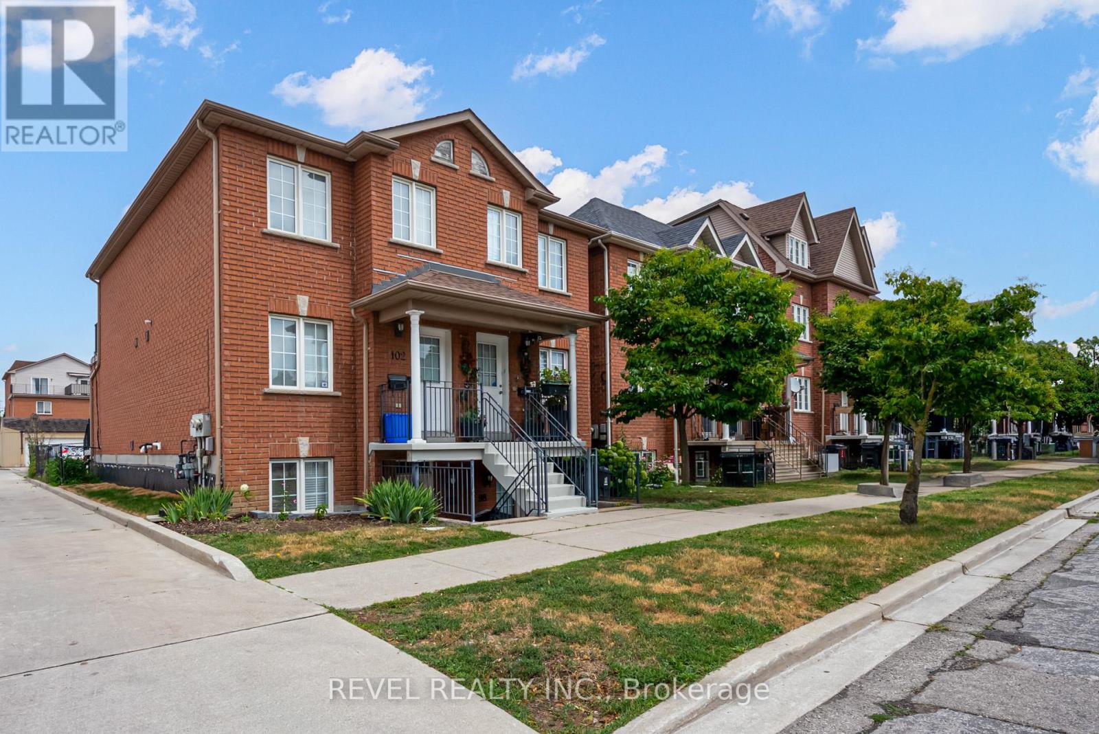 98 Connolly St, Toronto, ON M6N 5G3