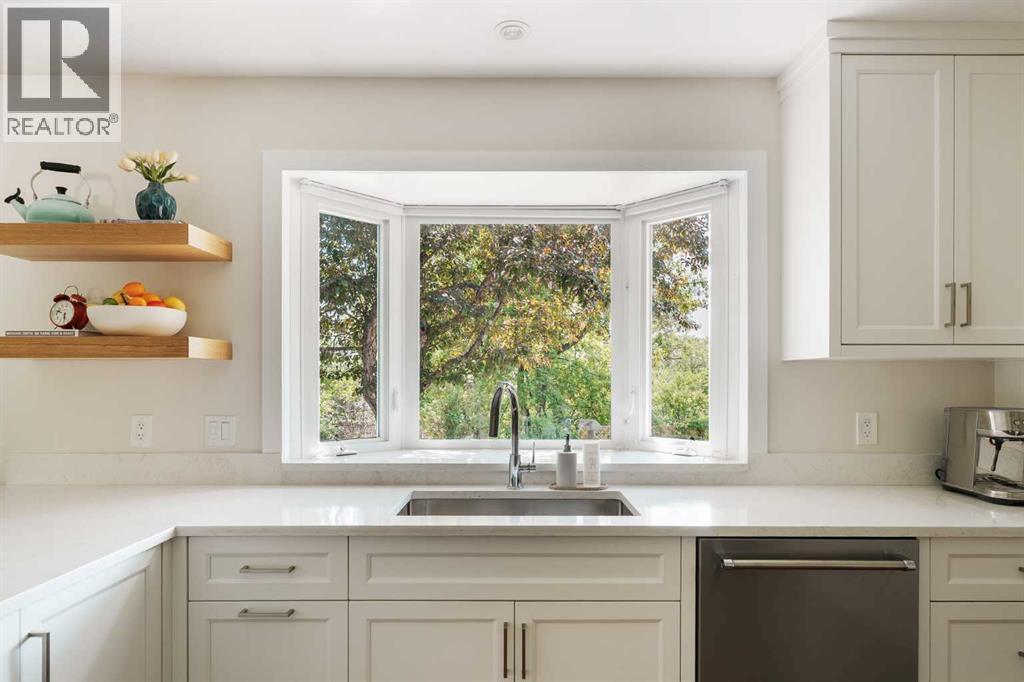 1571 Windsor St NW, Calgary, AB T2N 3X5