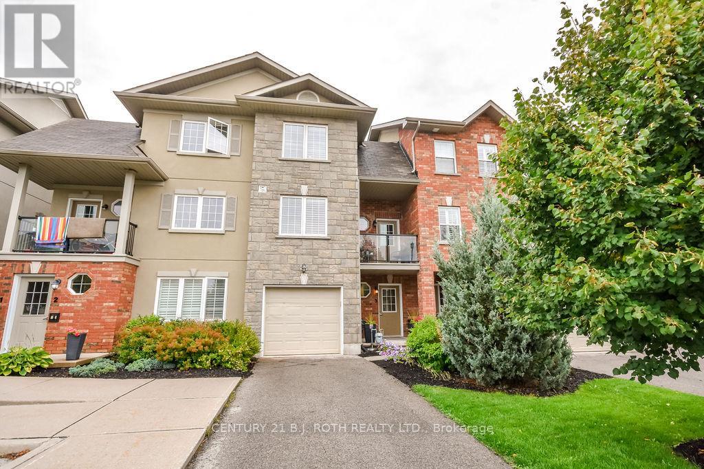 3 49 Ferndale Dr S, Barrie, ON L4N 5W9