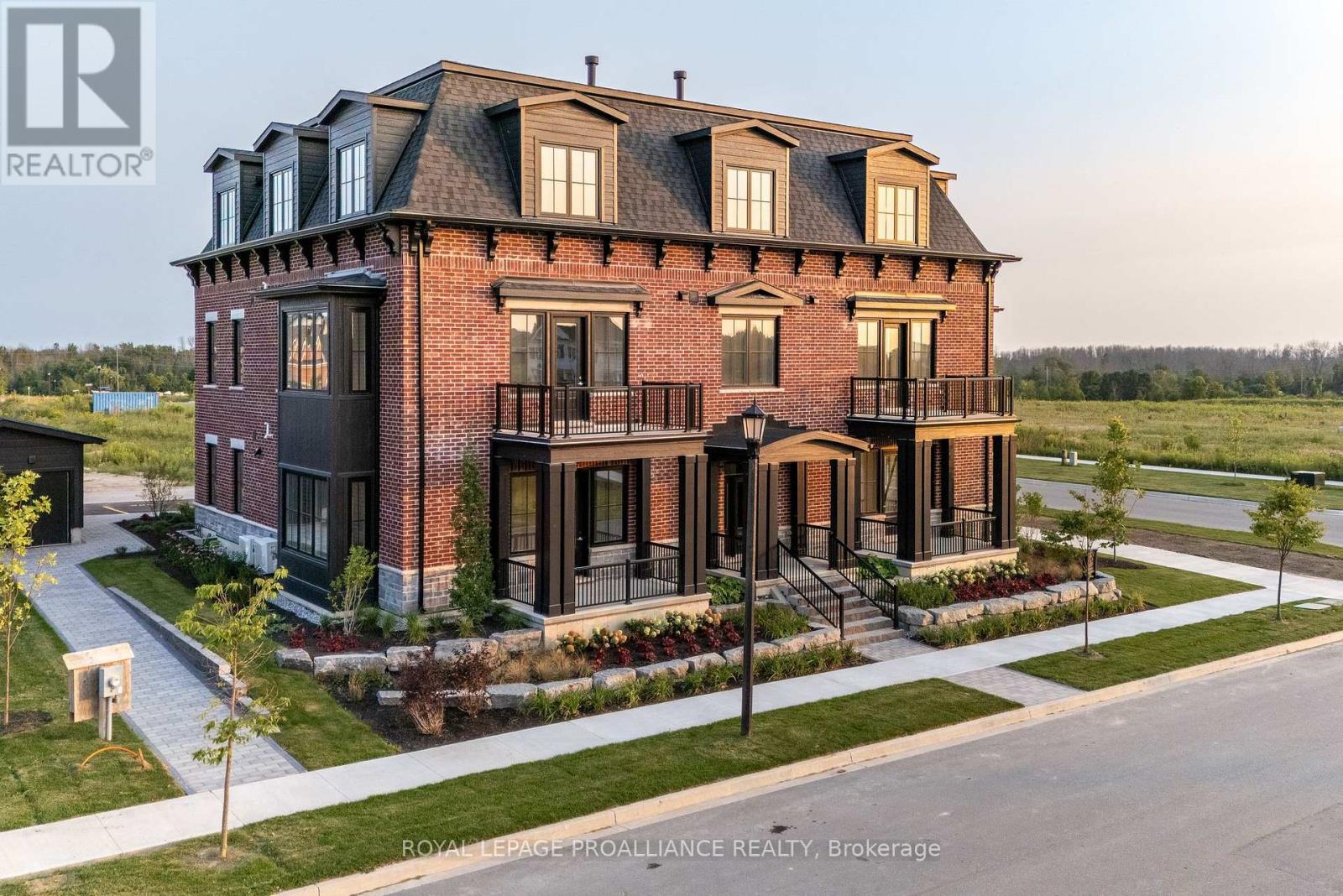 302 941 Charles Wilson Pkwy, Cobourg, ON K9A 0L2
